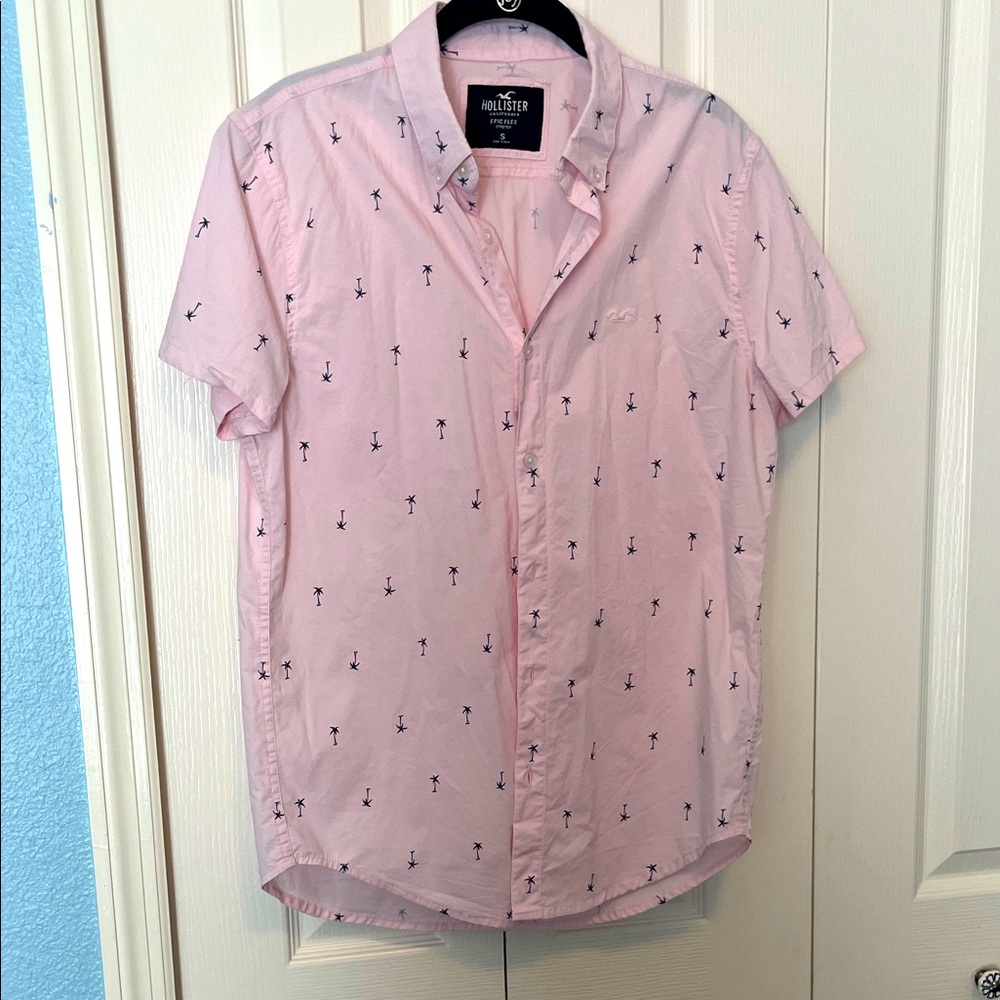 Hollister pink palm tree print button down shirt size S